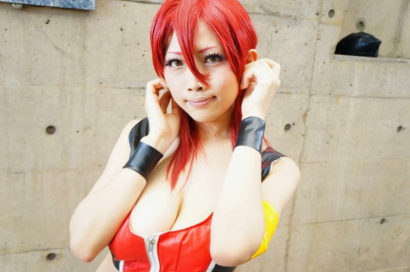 Illustration for article titled Japanese Cosplayers Turn Up the Summer Heat